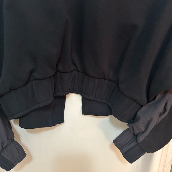 Fabletics Bobbie Glam Colorblock Cropped Jacket Black Full Zip size Large - Picture 9 of 16